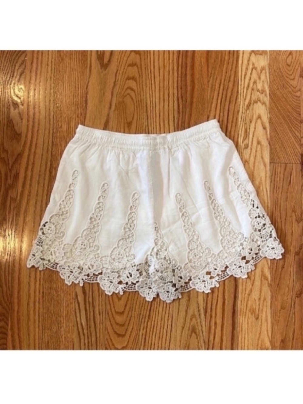Like New Anthropologie Filigree Lace Shorts by Elevenses- Cream, Size Small - Picture 9 of 9
